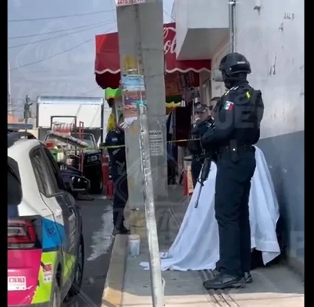 Hallazgo Impactante: Hombre muerto en silla cerca del mercado Hidalgo