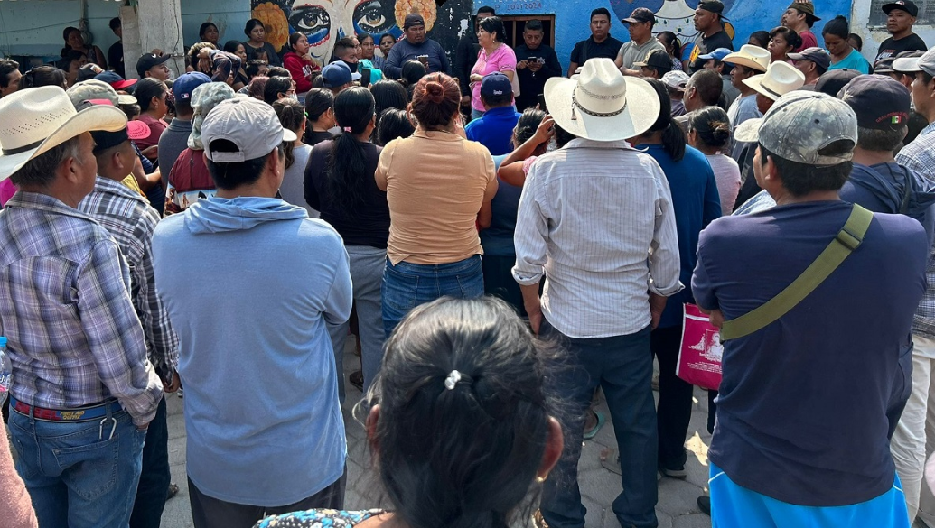 Intentan linchar a presuntos fotógrafos de niños en Tepexco, Puebla