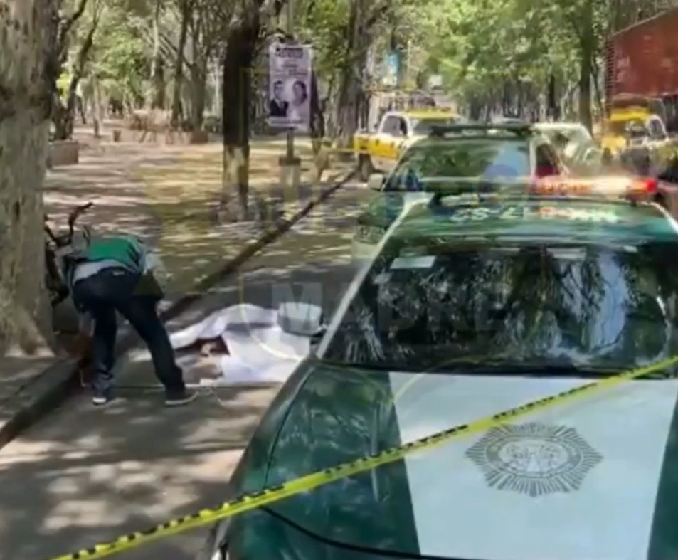 Ciclista muere tras ser arrollado por camión en Paseo de la Reforma
