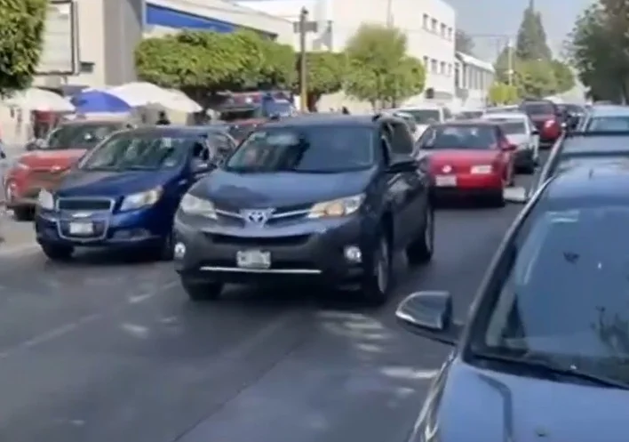 ¡Alerta Roja! Caos vehicular en Puebla: Avenida 25 Poniente