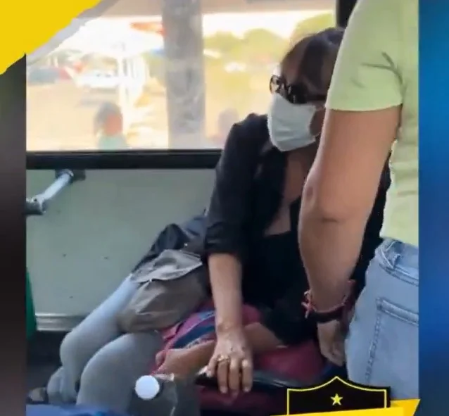 ¡Escándalo en el transporte público de Guadalajara! Señora causa caos al ‘apartar’ asiento