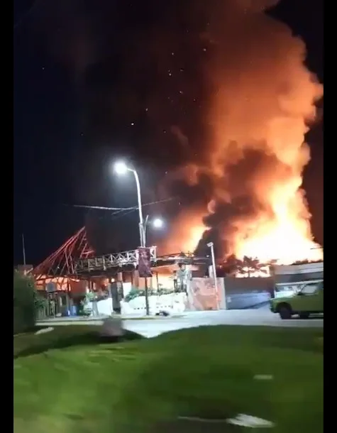 Tragedia en Acapulco: Incendio devora el emblemático restaurante Tío Alex