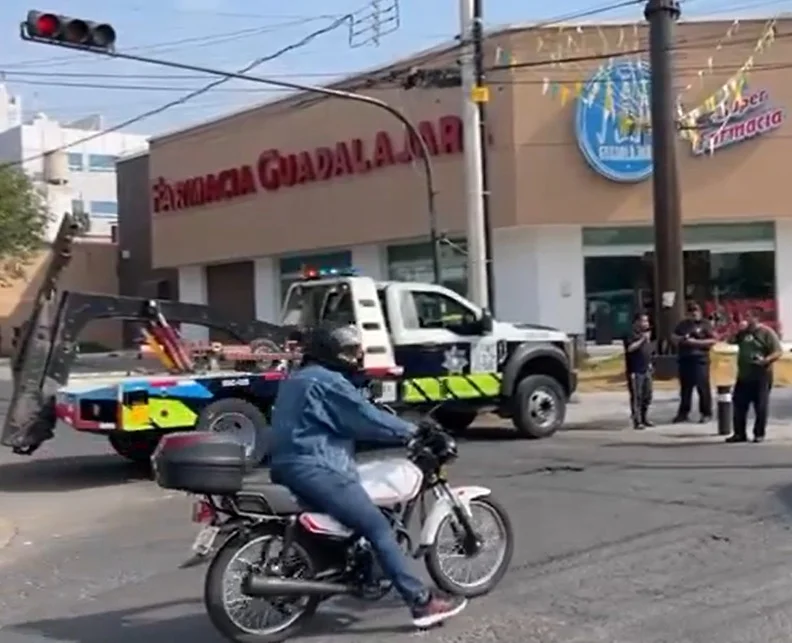 ¡Caos vial en Puebla! Cierre por multitud en panteón Municipal