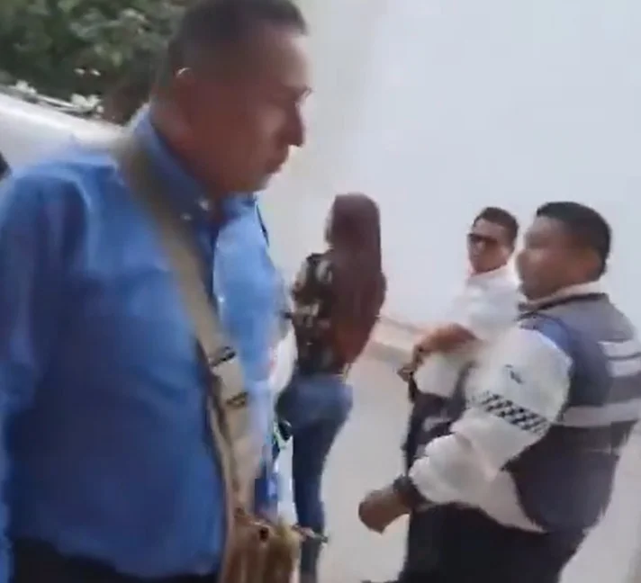 ¡Escándalo en Tamaulipas! Escoltas de la SSPT agreden y amenazan a periodista.