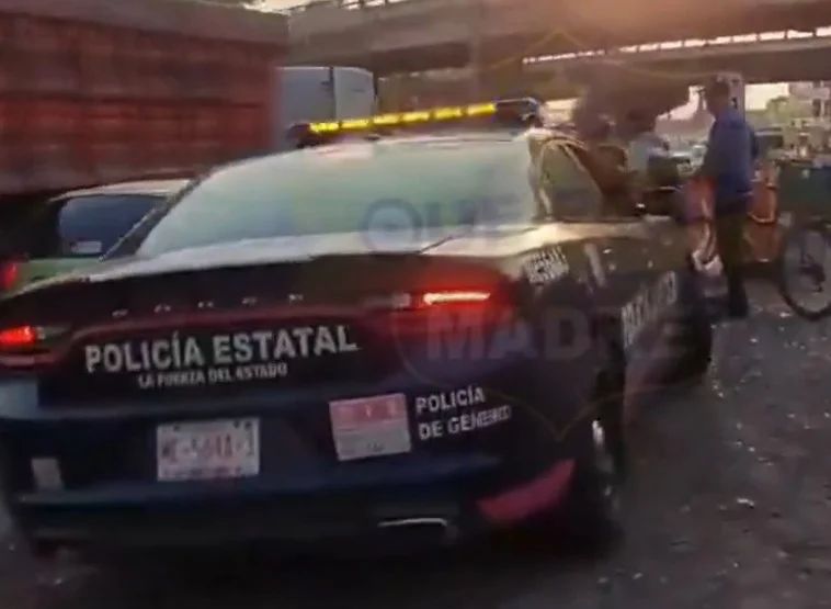 ¡Escándalo en Edomex! Oficial de la Policía Estatal provoca choque múltiple y se da a la fuga