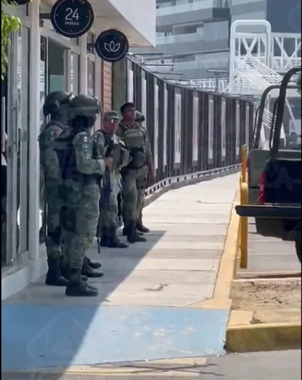 ¡Ejército Mexicano toma control de Farmacia Fleming en CCUBUAP!