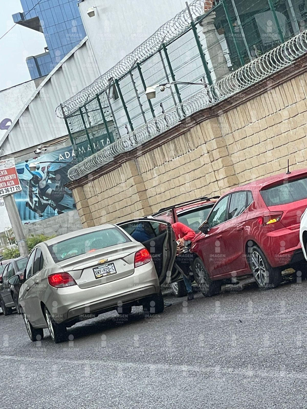 ¡Inseguridad en Angelópolis! Ibiza rojo