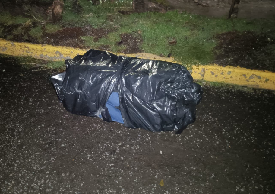 Encuentran restos humanos en una bolsa en Tlalnepantla