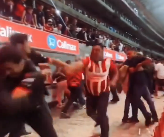 Aficionado de Xolos recibe un disparo en la cabeza tras riña en el Estadio Caliente