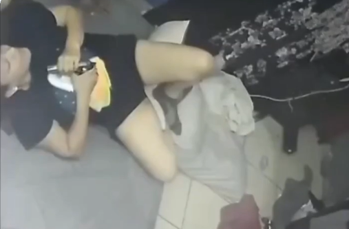 VIDEO: Mujer se dispara en la cabeza frente a su familia