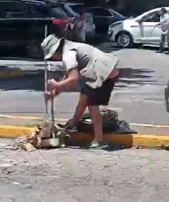 ¡Malabarista ejemplar! Limpia calles de Cuernavaca