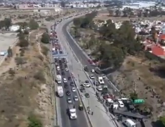 Accidente múltiple en Periférico Ecológico de Puebla deja al menos 12 heridos y afecta la movilidad