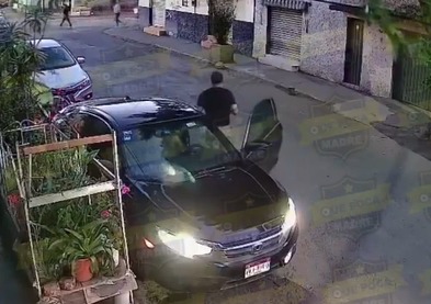 Delincuentes armados despojan a un hombre de su vehículo en Naucalpan