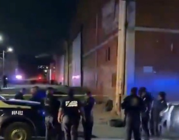 Enfrentamiento en Ecatepec: dos presuntos ladrones despojan a ciudadano de su vehículo y atacan a policías