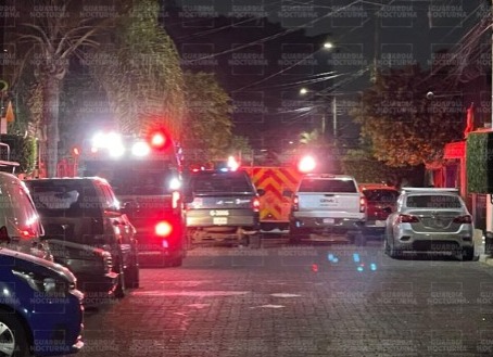 Incendio en vivienda de Guadalajara obliga a evacuar a dos adultos mayores