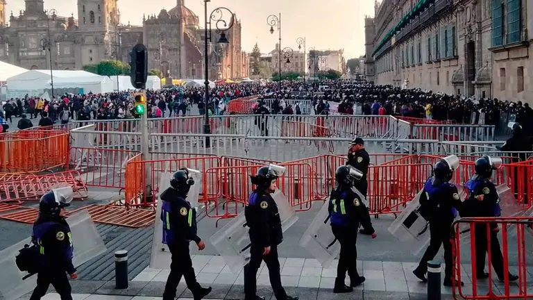 Trifulca durante protesta de la CNTE cerca de la Secretaría de Gobernación en la Ciudad de México